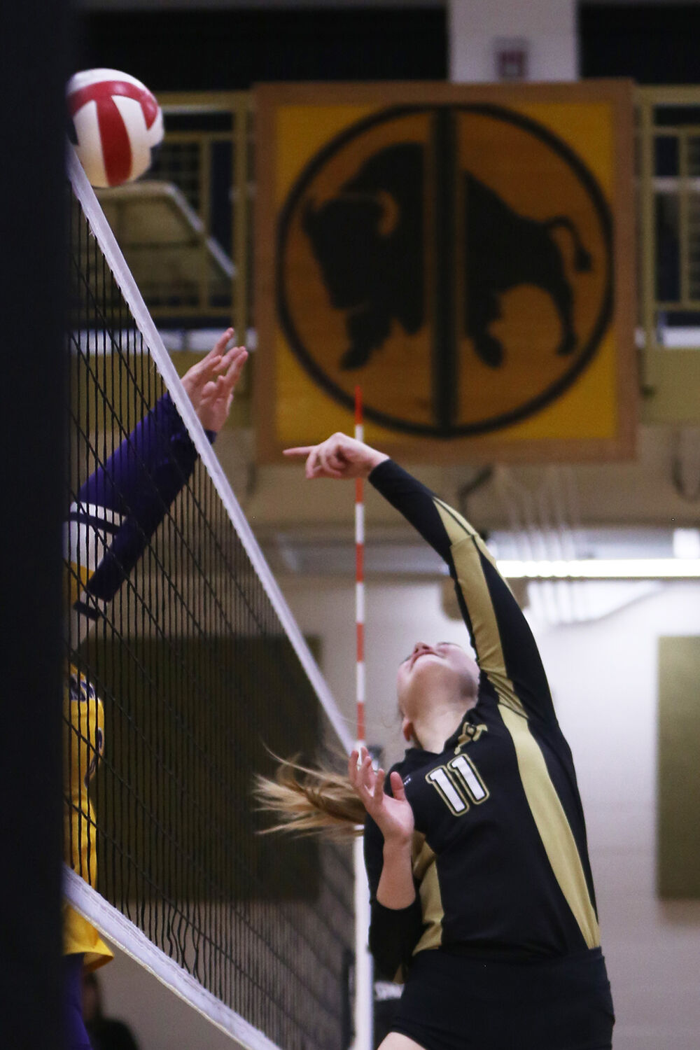 Cassie Downare makes a last minute tip after a close pass